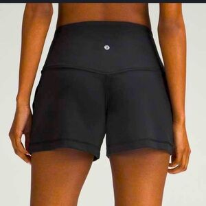 Lululemon classic fit align shorts size 6 black